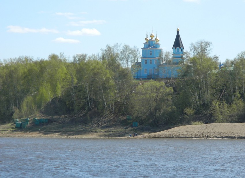 Церковь Казанской иконы Божией Матери, Великий Враг (Кстовский район, Нижегородская область). общий вид в ландшафте, Вид с Волги