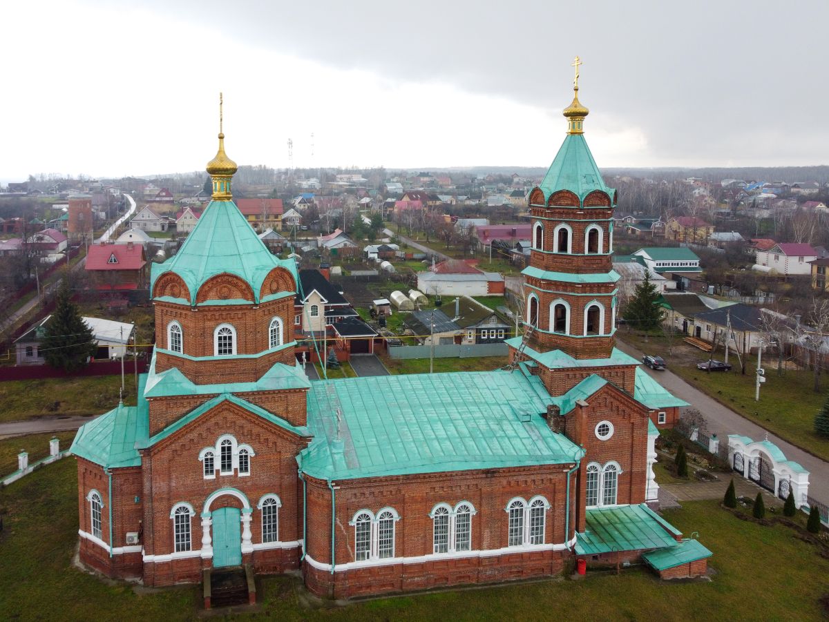 Безводное. Церковь Троицы Живоначальной (новая). фасады