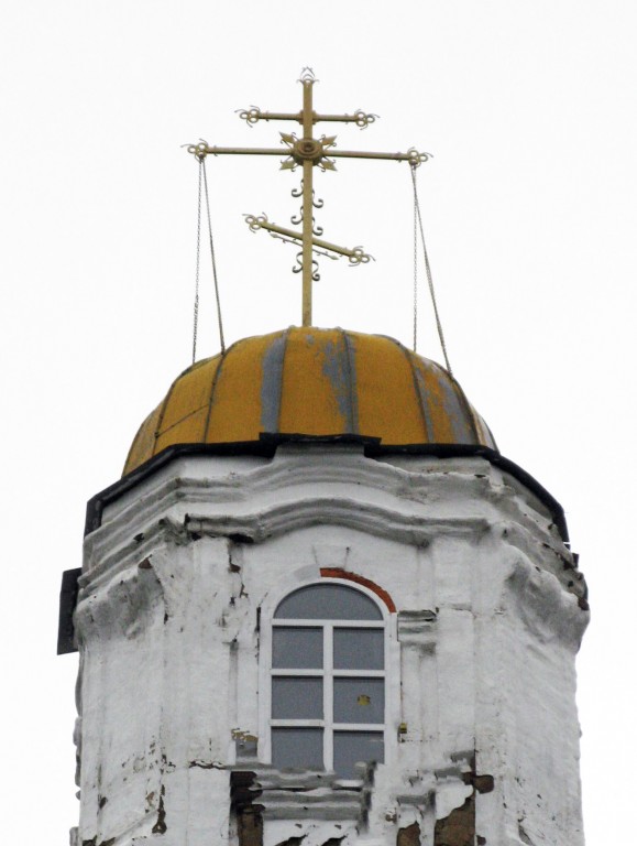Церковь Воскресения Христова, Уварово (Иссинский район, Пензенская область). архитектурные детали, Завершение главного объема церкви