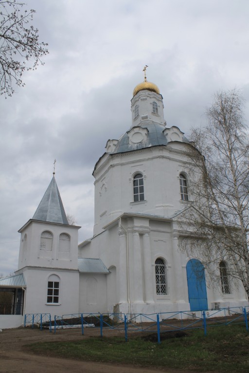 Церковь Воскресения Христова, Уварово (Иссинский район, Пензенская область). фасады, Фасады