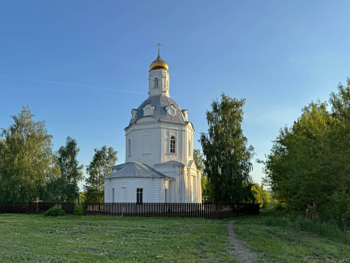 Церковь Воскресения Христова, Уварово (Иссинский район, Пензенская область). фасады, Вид с северо-востока