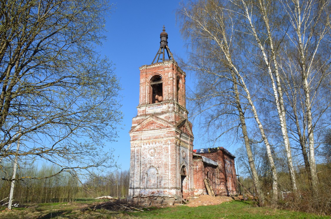 Церковь Троицы Живоначальной, Русино (Ковровский район и г. Ковров, Владимирская область). общий вид в ландшафте