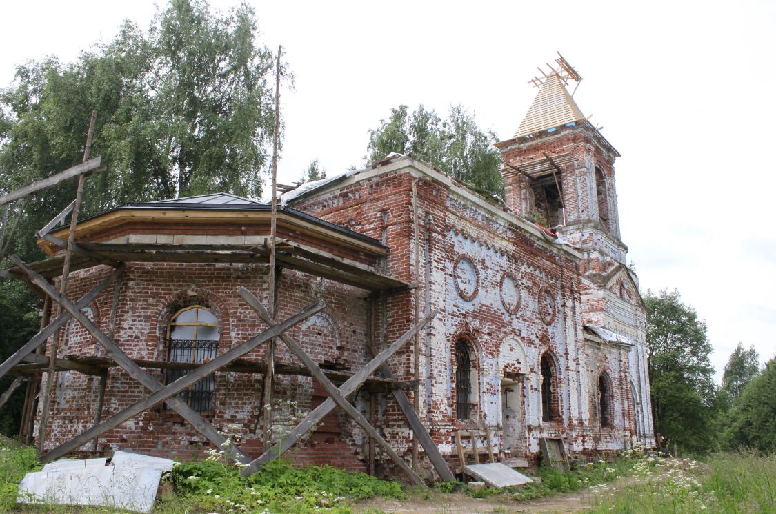 Русино. Церковь Троицы Живоначальной. фасады, Вид с северо-востока