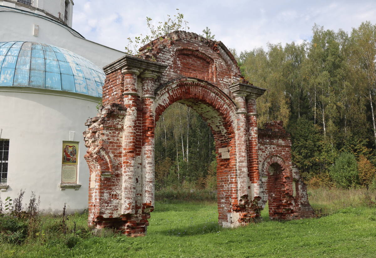 Церковь Рождества Пресвятой Богородицы, Медуши, урочище (Ковровский район и г. Ковров, Владимирская область). дополнительная информация, Ворота ограды