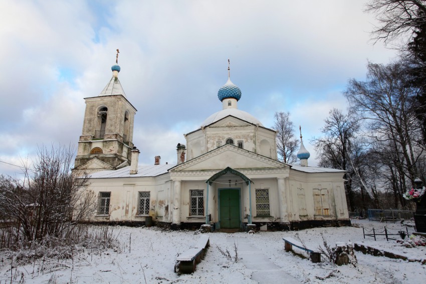 Глазово. Церковь Воскресения Христова. общий вид в ландшафте