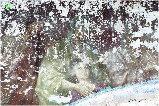 Церковь Всех Святых, Малолучинское (Юрьев-Польский район, Владимирская область). интерьер и убранство, Остаток фресок в интерьере трапезной, западный вход.