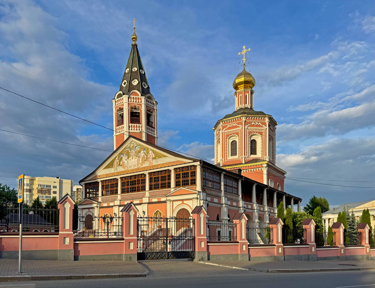 Кафедральный собор Троицы Живоначальной, Саратов (Саратов, город, Саратовская область). фасады, Вид с юго-запада через Московскую улицу