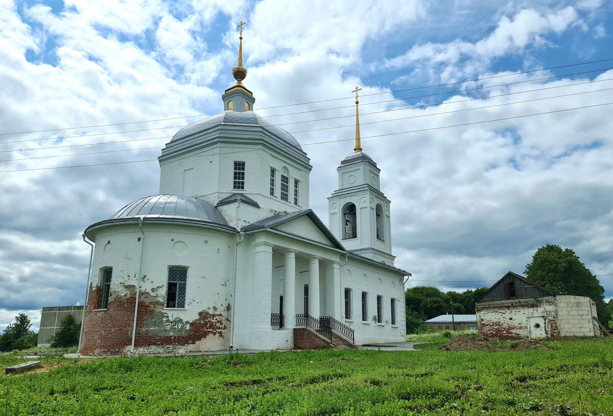 Церковь Николая Чудотворца, Семьинское (Юрьев-Польский район, Владимирская область). общий вид в ландшафте, Вид северо-востока