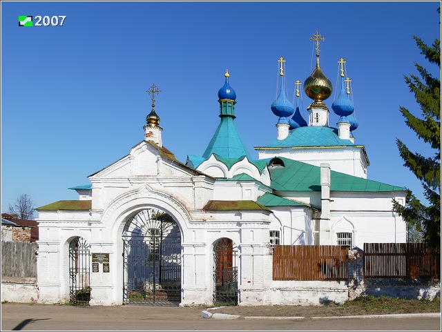 Церковь Успения Пресвятой Богородицы, Ставрово (Собинский район, Владимирская область). дополнительная информация, Вид со стороны западных ворот