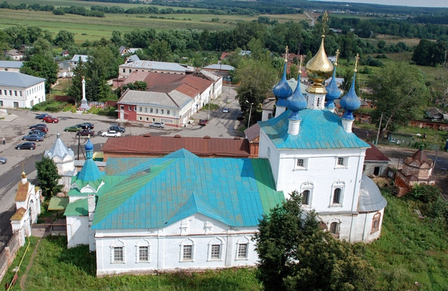 Ставрово. Церковь Успения Пресвятой Богородицы. общий вид в ландшафте, вид с колокольни на северный фасад успенской церкви.