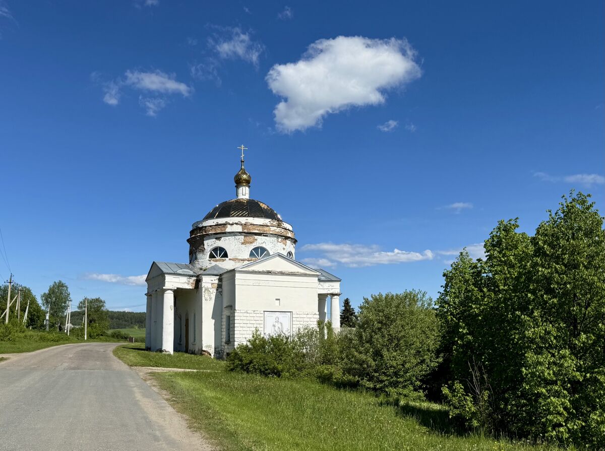 Церковь Михаила Архангела, Столыпино (Никольский район, Пензенская область). общий вид в ландшафте, Вид с юга