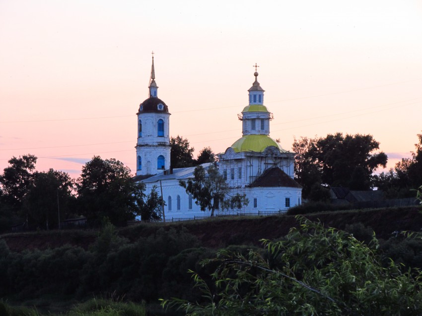 Юрьево. Церковь Илии Пророка. общий вид в ландшафте, Ильинская церковь на закате