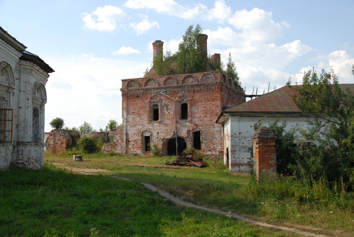 Церковь Троицы Живоначальной, Любим (Любимский район, Ярославская область). фасады