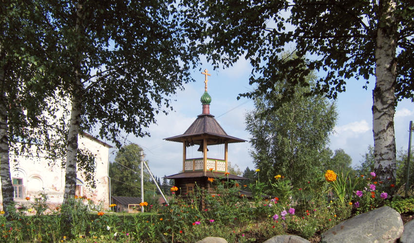 Троицкий Павло-Обнорский мужской монастырь, Юношеское (Грязовецкий район, Вологодская область). дополнительная информация, Колокольня на территории монастыря.