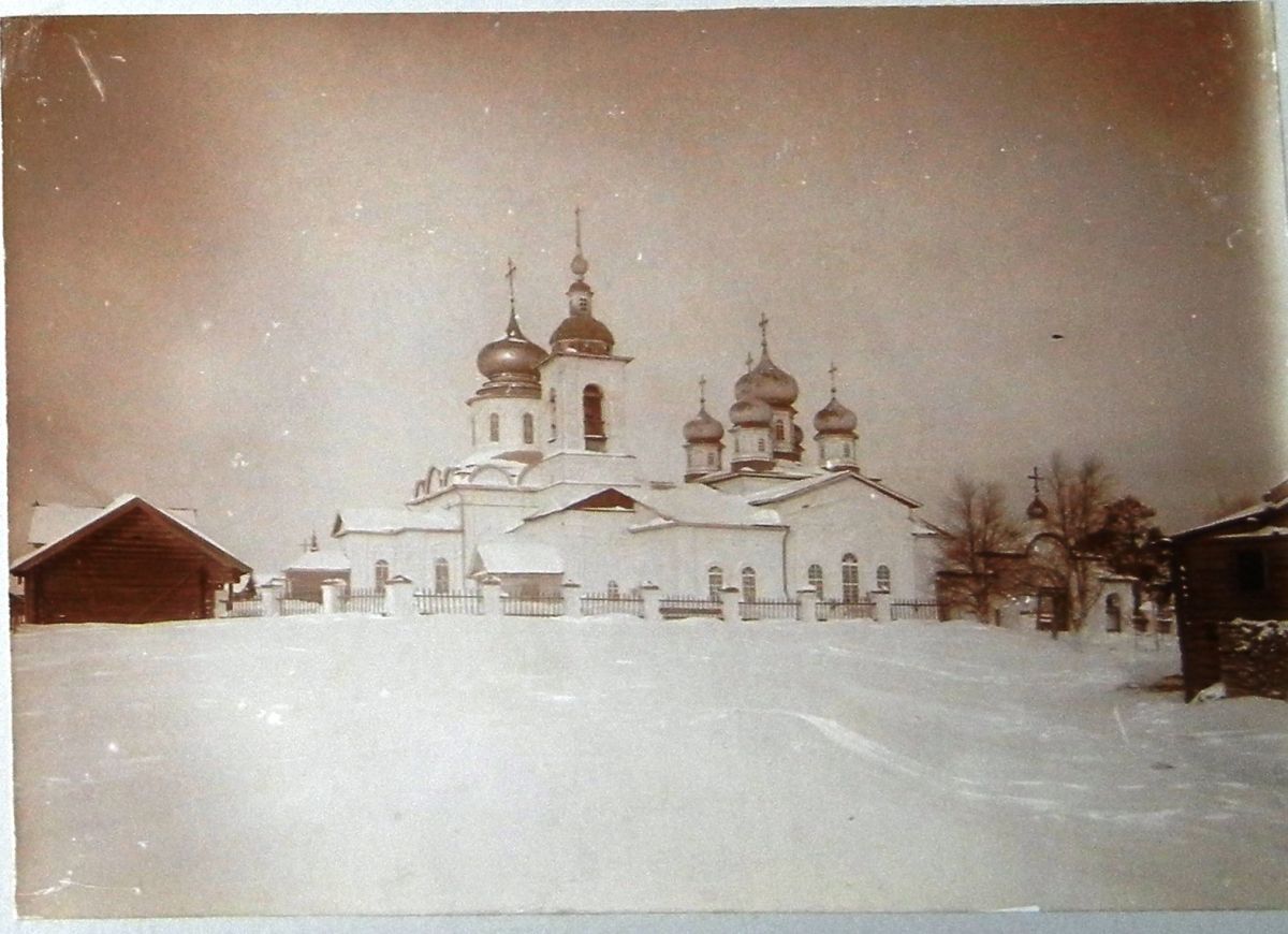 Троицкий Павло-Обнорский мужской монастырь, Юношеское (Грязовецкий район, Вологодская область). архивная фотография, Вид с востока. Фото из альбома «Охота. Вологодская губерния» 1899 г.