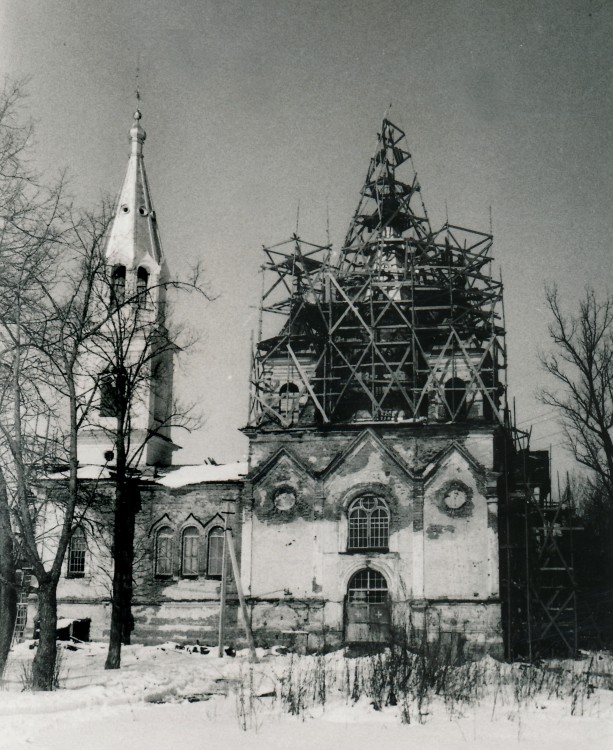 Церковь Смоленской иконы Божией Матери, Поги (Тосненский район, Ленинградская область). фасады