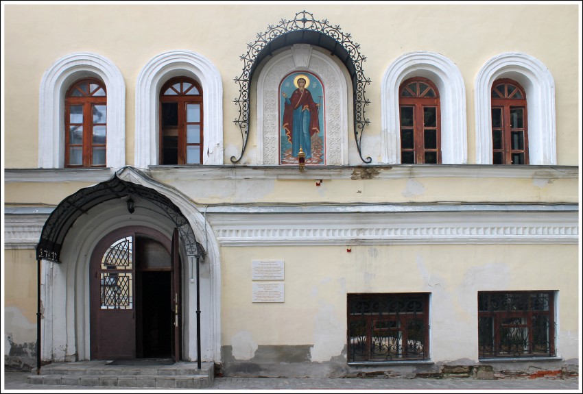 Владимир. Богородице-Рождественский мужской монастырь. Трапезный храм в честь Рождества Христова. архитектурные детали