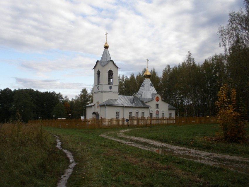 Церковь Николая Чудотворца, Кудиново (Малоярославецкий район, Калужская область). общий вид в ландшафте, Вид с юго-запада