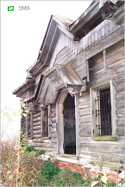 Языково. Церковь Николая Чудотворца. фасады, Северный вход с наиболее сохранившимся внешним видом фасадов
