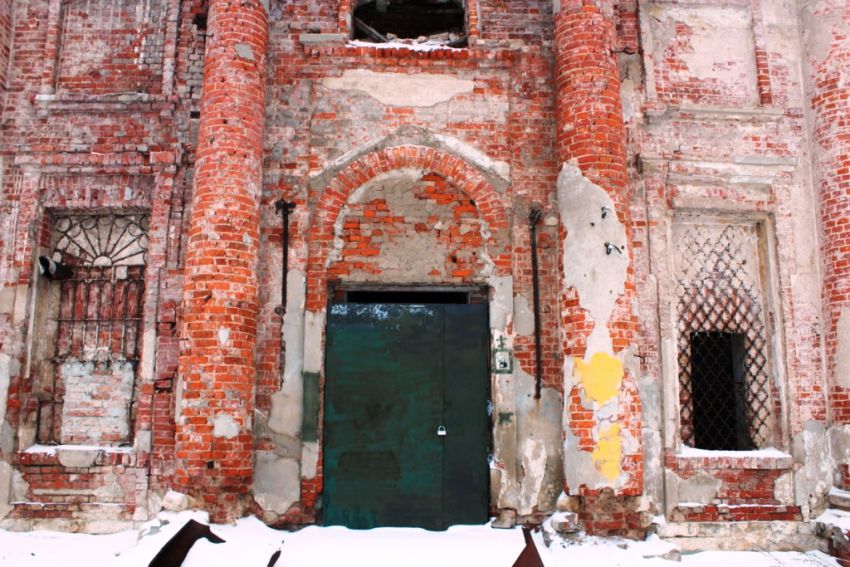 Собор Константина и Елены, Медынь (Медынский район, Калужская область). архитектурные детали, Вход в притвор