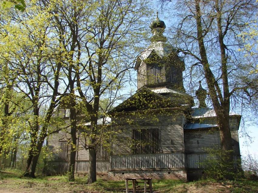 Церковь Михаила Архангела, Крапивна (Климовский район, Брянская область). общий вид в ландшафте