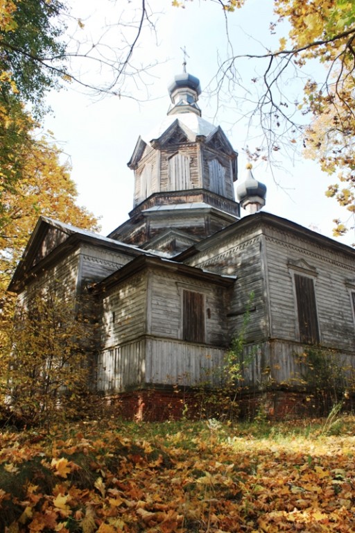 Церковь Михаила Архангела, Крапивна (Климовский район, Брянская область). фасады, юго-восточный угол храма