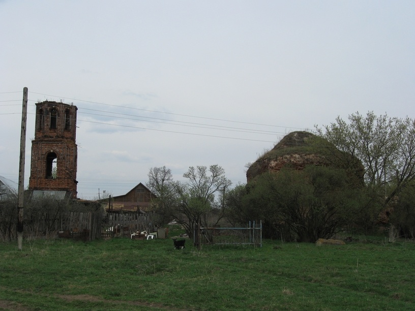Присады. Церковь Димитрия Солунского. общий вид в ландшафте
