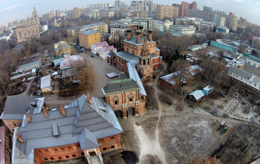 Таганский. Крутицкое подворье. общий вид в ландшафте