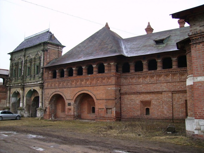 Крутицкое подворье, Таганский (Центральный административный округ (ЦАО), г. Москва). архитектурные детали, Святые  врата  и  Воскресенские  переходы