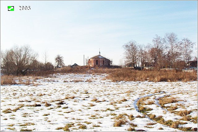 Большое Кузьминское. Церковь Рождества Пресвятой Богородицы. общий вид в ландшафте, Общий вид с востока