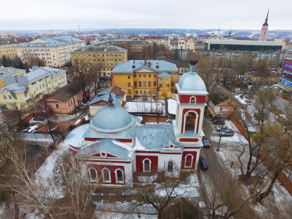 Калуга. Церковь Михаила Архангела при бывшей Малютинской богадельне. общий вид в ландшафте, Вид с севера, фото с квадрокоптера