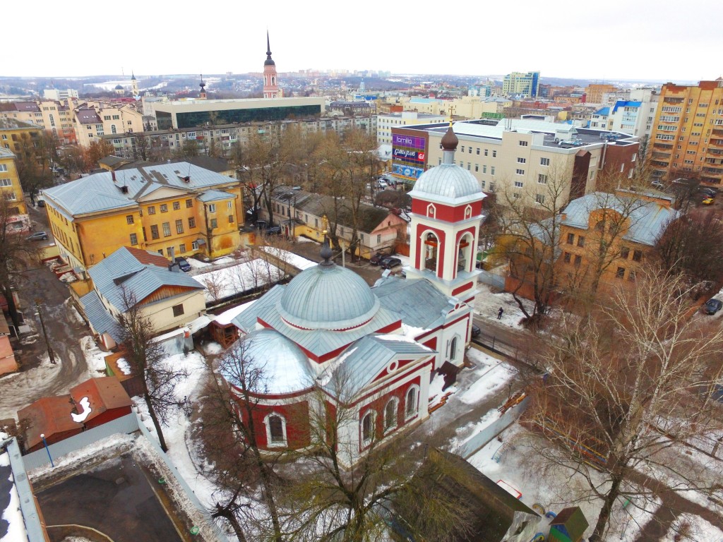 Церковь Михаила Архангела при бывшей Малютинской богадельне, Калуга (Калуга, город, Калужская область). общий вид в ландшафте, Вид с северо-востока, фото с квадрокоптера