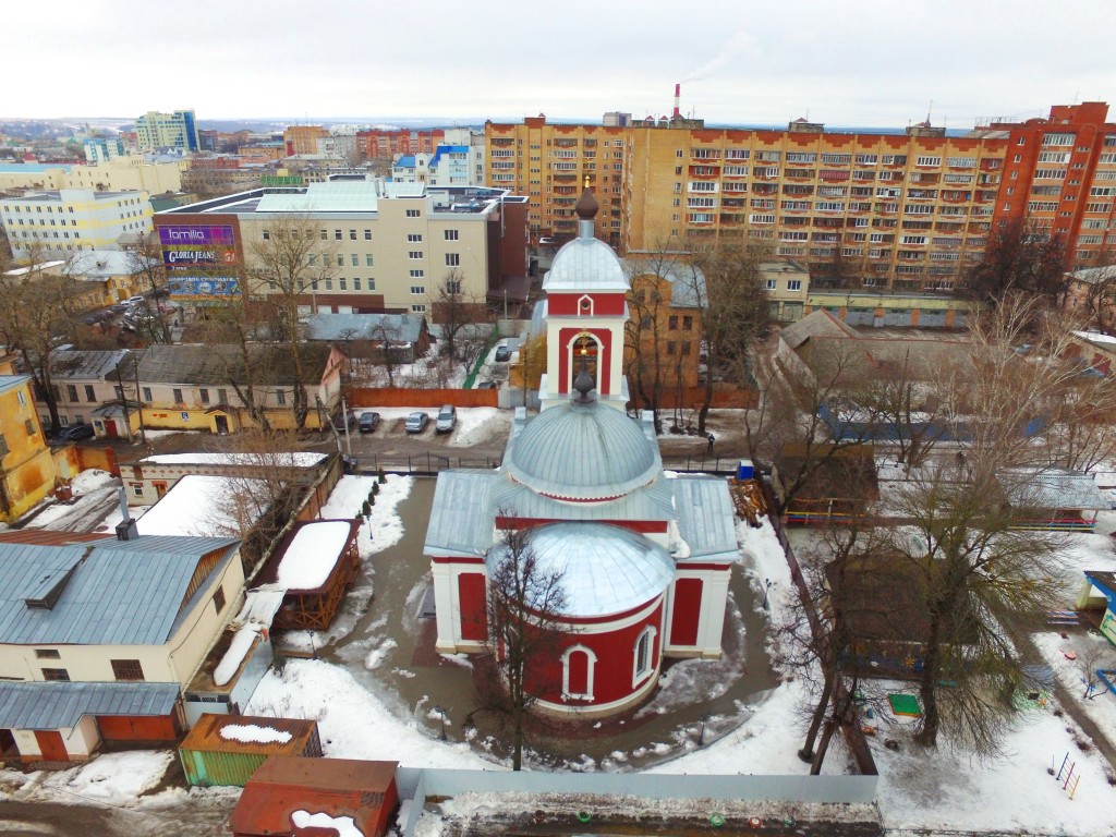 Церковь Михаила Архангела при бывшей Малютинской богадельне, Калуга (Калуга, город, Калужская область). общий вид в ландшафте, Вид с востока, фото с квадрокоптера
