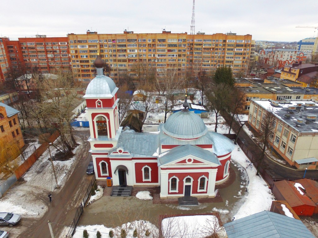Церковь Михаила Архангела при бывшей Малютинской богадельне, Калуга (Калуга, город, Калужская область). общий вид в ландшафте, Вид с юга, фото с квадрокоптера