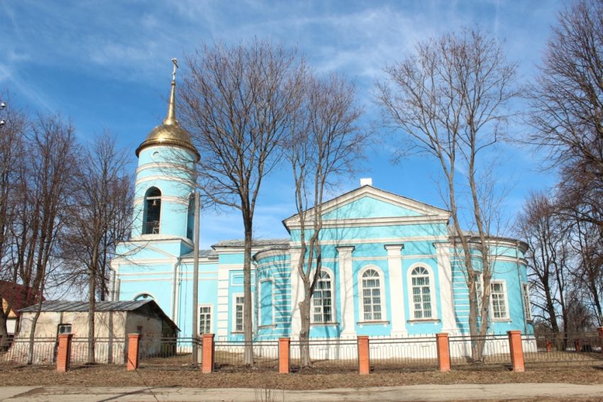 Медынь. Церковь Казанской иконы Божией Матери. общий вид в ландшафте, Вид с юга