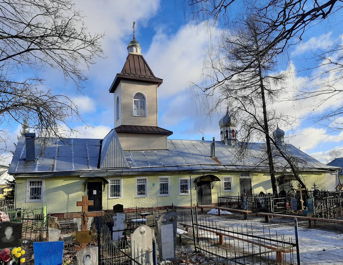 Вид со стороны кладбища, фасады. Церковь Лазаря Четверодневного, Людиново (Людиновский район, Калужская область)