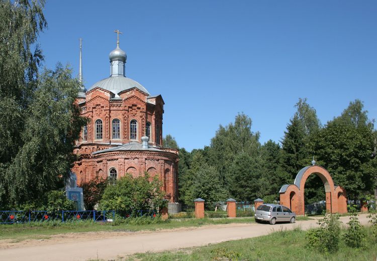 Церковь Сергия Радонежского, Людиново (Людиновский район, Калужская область). общий вид в ландшафте