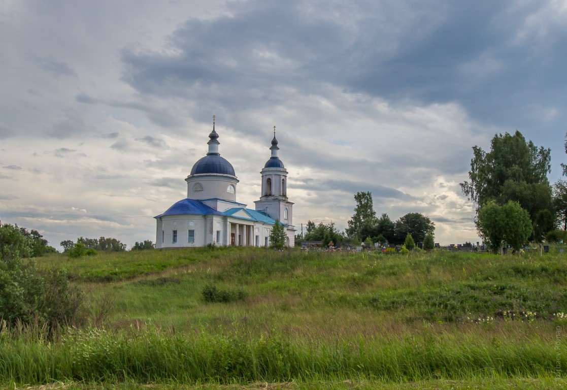 Завалино. Церковь Казанской иконы Божией Матери. общий вид в ландшафте
