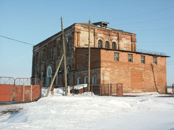 Церковь Покрова Пресвятой Богородицы, Юськи (Завьяловский район, Республика Удмуртия). общий вид в ландшафте, п.Юськи Завьяловский р-н
судя по всему - это не Покровская церковь
чем и кем был этот объект ранее неизвестно, но то что сейчас там Храм - очевидно
