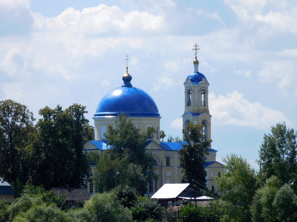 Яромаска. Церковь Успения Пресвятой Богородицы. общий вид в ландшафте, Вид на церковь с Камы