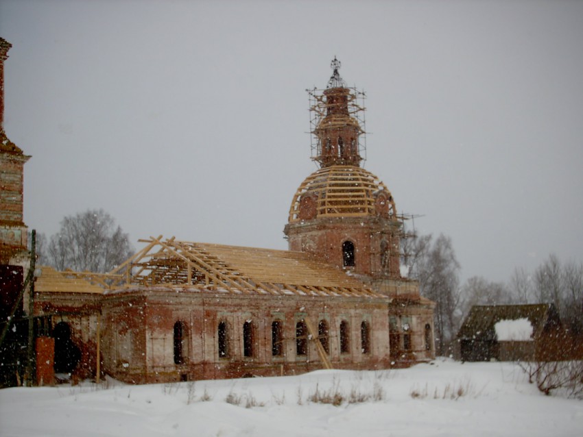 Узи. Церковь Вознесения Господня. фасады