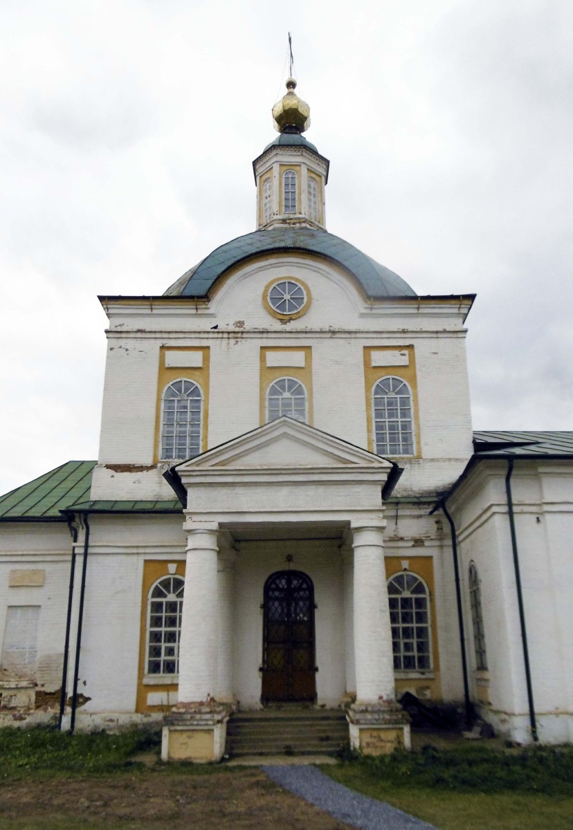 Церковь Троицы Живоначальной, Мостовое (Сарапульский район и г. Сарапул, Республика Удмуртия). архитектурные детали, Северный фасад основного объема церкви с вратами