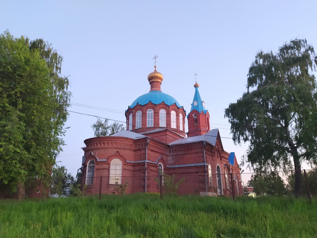 Июльское. Церковь Покрова Пресвятой Богородицы. фасады