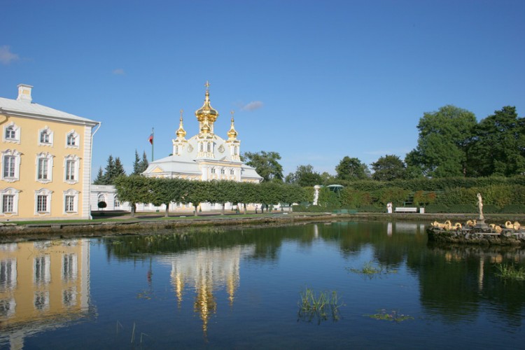 Церковь Петра и Павла, Петергоф (Санкт-Петербург, Петродворцовый район, г. Санкт-Петербург). общий вид в ландшафте