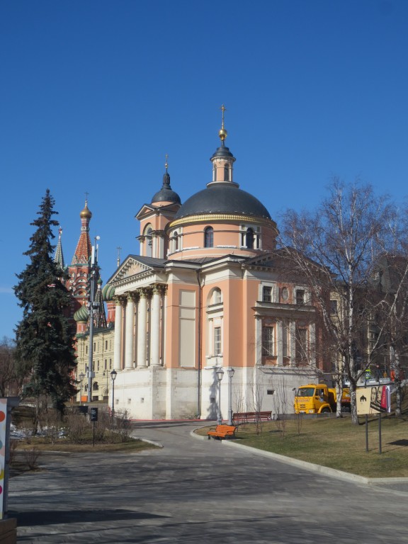 Церковь Варвары великомученицы на Варварке, Тверской (Центральный административный округ (ЦАО), г. Москва). общий вид в ландшафте