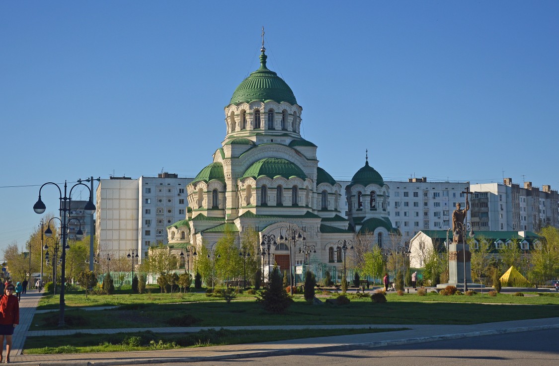 Собор Владимира равноапостольного, Астрахань (Астрахань, город, Астраханская область). общий вид в ландшафте