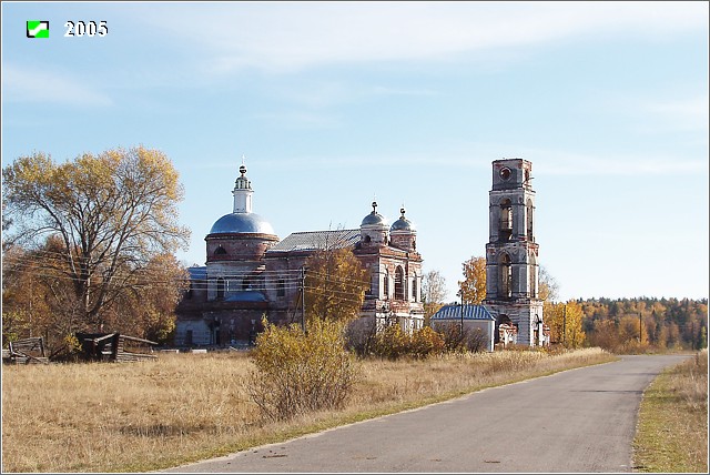 Рощино. Церковь Воскресения Христова. общий вид в ландшафте, Вид с севера