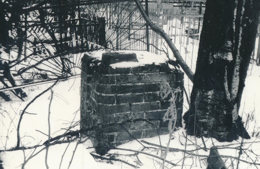 Церковь Воскресения Христова, Рощино (Петушинский район, Владимирская область). дополнительная информация, Голубец близ церкви