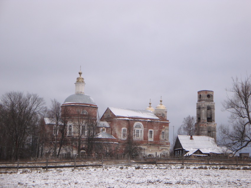 Церковь Воскресения Христова, Рощино (Петушинский район, Владимирская область). общий вид в ландшафте, Храм Воскресения Христова, д. Рощино