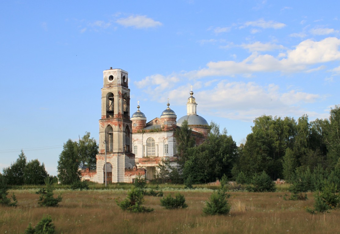 Рощино. Церковь Воскресения Христова. общий вид в ландшафте, Вид с юго-запада